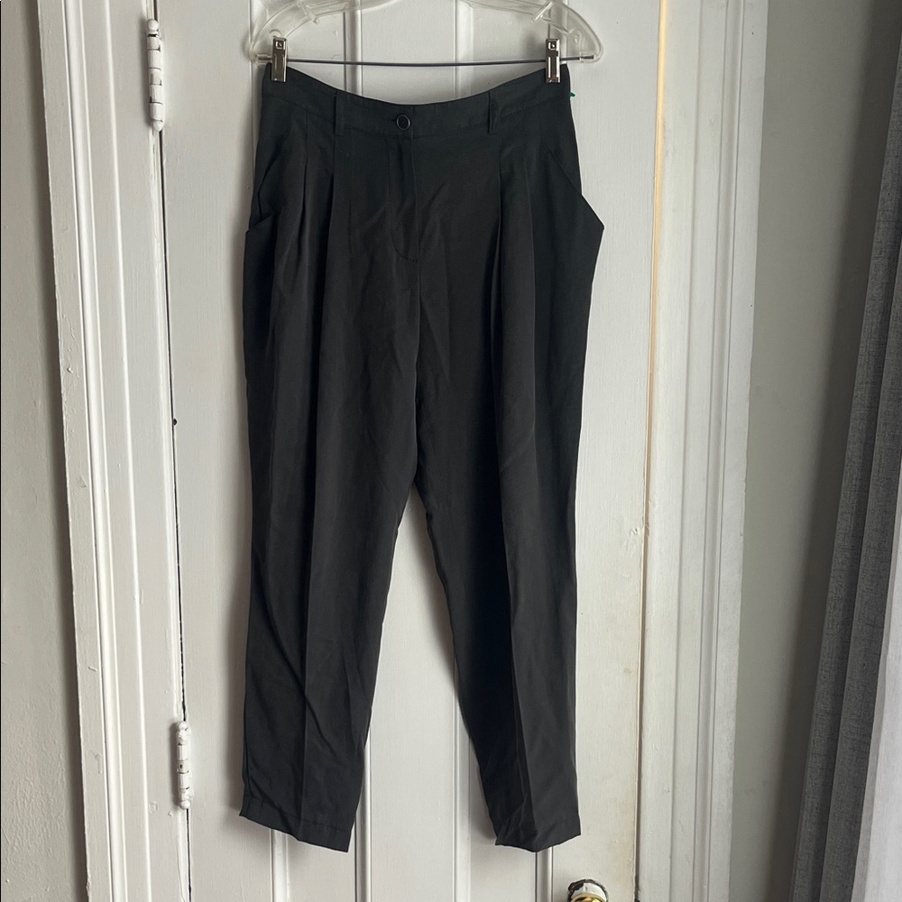 Gorgeous women’s charcoal cropped trousers
